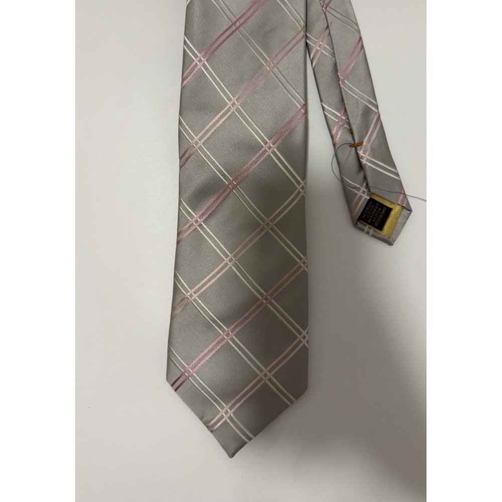 Donald J. Trump Signature Collection 100% Silk Neck Tie Silver Light Grey & Pink